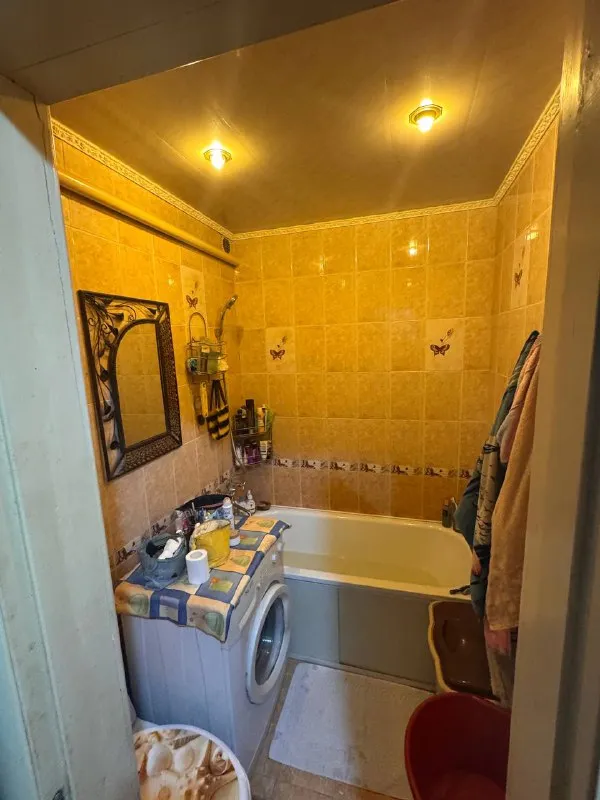 Срочная продажа 🚨 🏣город: донецк 🏗район: пролетарский 🏘комнат - 3 🏢этаж - 4/4 🚪общая площадь - 54,7 продам 3- х квартиру в пролетарском районе, «трамвай», улица буденновских партизан, квартира теплая (не угловая) фото реальные. 💵цена: 4,5 млн рублей, торг уместен реальному покупателю ‼️ ☎️телефон: +7 (949)4596571 - фотография - 4