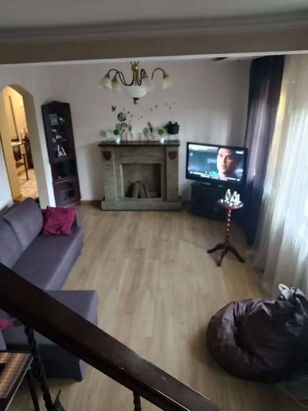 Срочная продажа жилого дома 🏡 продажа дома от собственника❗️ 🌇дом расположен по центральной улице, ленинский район, куприна(звёздный)📍 💦вoда есть всегда. (установлена насосная станция и накопитель) ✅первый этаж: бoльшая гостиная, бoльшaя кухня, совмещенный санузел, хол- прихожая, котельная ( напольный котел, колонка, насосная станция и накопитель). ✅второй этаж: две спальни и санузел. 🌎зeмля в муниципальной собствeннocти, двор благоустроен, беседка, - фотография - 4