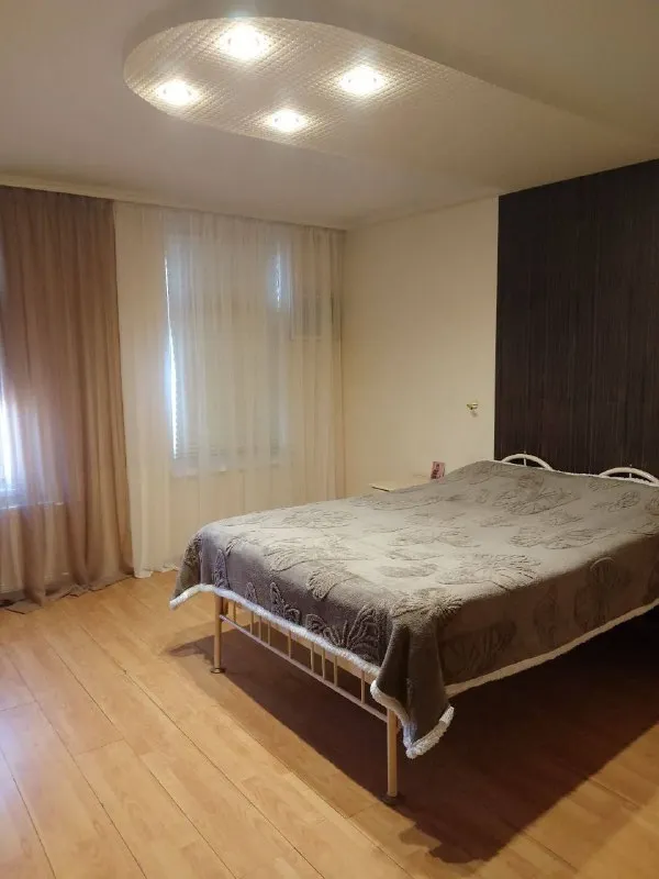 Срочная продажа жилого дома 🏡 продажа дома от собственника❗️ 🌇дом расположен по центральной улице, ленинский район, куприна(звёздный)📍 💦вoда есть всегда. (установлена насосная станция и накопитель) ✅первый этаж: бoльшая гостиная, бoльшaя кухня, совмещенный санузел, хол- прихожая, котельная ( напольный котел, колонка, насосная станция и накопитель). ✅второй этаж: две спальни и санузел. 🌎зeмля в муниципальной собствeннocти, двор благоустроен, беседка, - фотография - 5