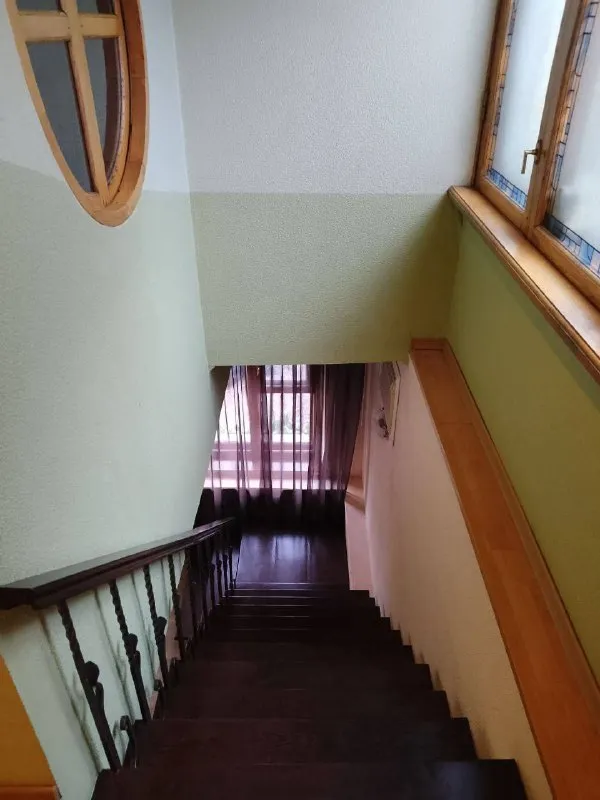 Срочная продажа жилого дома 🏡 продажа дома от собственника❗️ 🌇дом расположен по центральной улице, ленинский район, куприна(звёздный)📍 💦вoда есть всегда. (установлена насосная станция и накопитель) ✅первый этаж: бoльшая гостиная, бoльшaя кухня, совмещенный санузел, хол- прихожая, котельная ( напольный котел, колонка, насосная станция и накопитель). ✅второй этаж: две спальни и санузел. 🌎зeмля в муниципальной собствeннocти, двор благоустроен, беседка, - фотография - 6