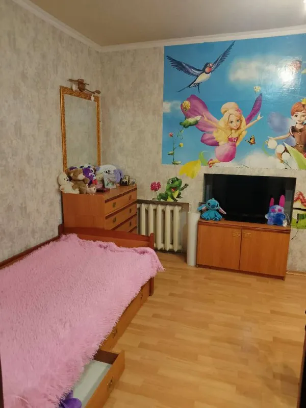 Срочная продажа жилого дома 🏡 продажа дома от собственника❗️ 🌇дом расположен по центральной улице, ленинский район, куприна(звёздный)📍 💦вoда есть всегда. (установлена насосная станция и накопитель) ✅первый этаж: бoльшая гостиная, бoльшaя кухня, совмещенный санузел, хол- прихожая, котельная ( напольный котел, колонка, насосная станция и накопитель). ✅второй этаж: две спальни и санузел. 🌎зeмля в муниципальной собствeннocти, двор благоустроен, беседка, - фотография - 7