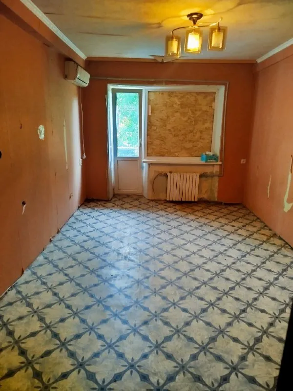 ‼️продажа квартиры‼️ 🏡продам двухкомнатную квартиру г. Донецк днр 🌇куйбышевский р-н микрараен октябрьский ✅этажность–5/5 жилого дома ✅квартира не угловая крыша поменяна ✅рядом детский садик, школа, рынок, 21 больница, остановка общественного транспорта 🔥собственник 💴цена 3🍋000.000 рублей ☎️+7(949) 419-04-95 татьяна 📨подписаться - фотография - 3