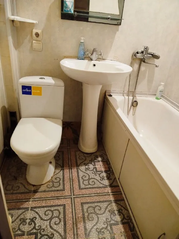 ‼️продажа квартиры‼️ 🏡продам двухкомнатную квартиру г. Донецк днр 🌇куйбышевский р-н микрараен октябрьский ✅этажность–5/5 жилого дома ✅квартира не угловая крыша поменяна ✅рядом детский садик, школа, рынок, 21 больница, остановка общественного транспорта 🔥собственник 💴цена 3🍋000.000 рублей ☎️+7(949) 419-04-95 татьяна 📨подписаться - фотография - 6