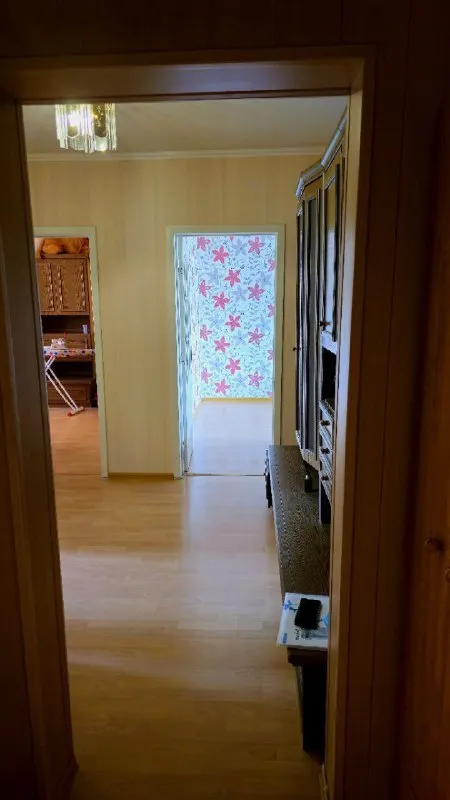 Продам 3х комнатную квартиру 🌇донецк, калининский район, дзержинского 67а, дом во дворе📍 ✅(чешка) с холлом 8,7 👍с ремонтом, мебелью техникой, два кондиционера. ✅этаж 6/9 ✅жилая 41, 7 общая 71,4, кухня 8,7, балкон застеклён. ✅отличное месторасположение, вся инфраструктура в шаговой доступности. 🔥 хорошая квартира в классном месте.   💰цена 6100000 ₽ торг есть 📲☎️+79493247464, 📲☎️+79491265897 подписаться | дать объявление - фотография - 3