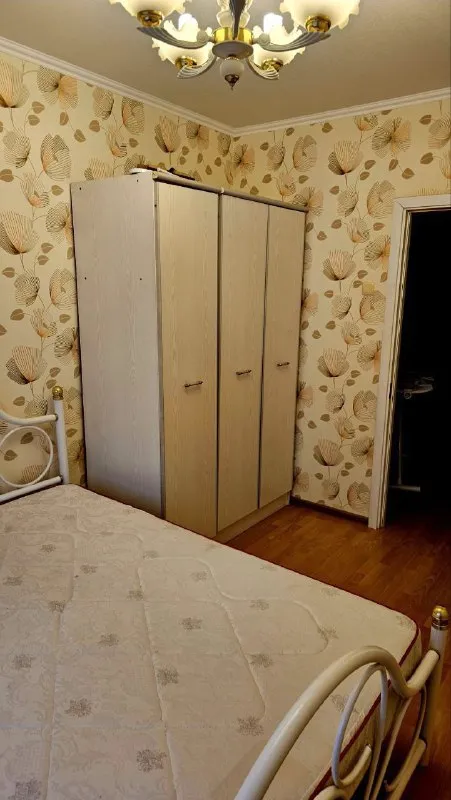 Продам 3х комнатную квартиру 🌇донецк, калининский район, дзержинского 67а, дом во дворе📍 ✅(чешка) с холлом 8,7 👍с ремонтом, мебелью техникой, два кондиционера. ✅этаж 6/9 ✅жилая 41, 7 общая 71,4, кухня 8,7, балкон застеклён. ✅отличное месторасположение, вся инфраструктура в шаговой доступности. 🔥 хорошая квартира в классном месте.   💰цена 6100000 ₽ торг есть 📲☎️+79493247464, 📲☎️+79491265897 подписаться | дать объявление - фотография - 4