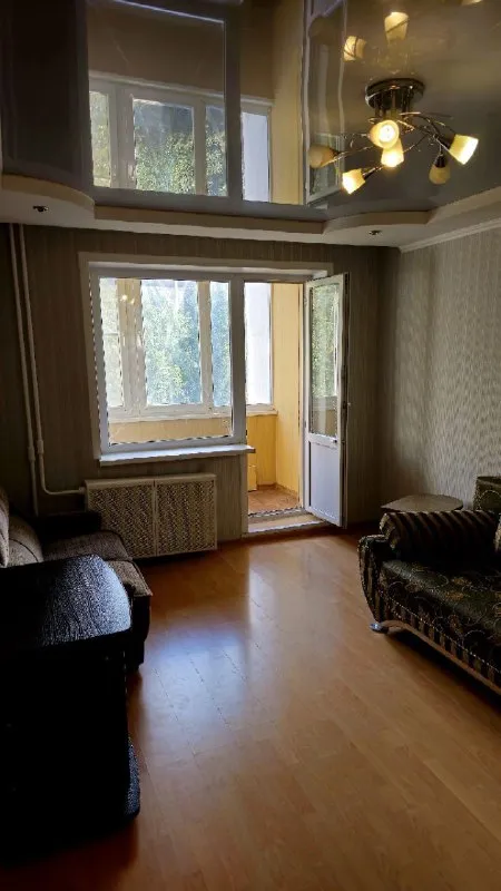 Продам 3х ком квартира калининский район (чешка) с холлом 8,7 дзержинского 67а, (дом во дворе) с ремонтом, мебелью техникой, два кондиционера 6/9 этаж дома жилая 41, 7 общая 71,4, кухня 8,7 балкон застеклён отличное месторасположение, вся инфраструктура в шаговой доступности хорошая квартира в класном месте 6100000 руб торг, +79493247464, +79491265897 - фотография - 4