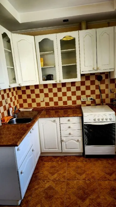 Продам 3х ком квартира калининский район (чешка) с холлом 8,7 дзержинского 67а, (дом во дворе) с ремонтом, мебелью техникой, два кондиционера 6/9 этаж дома жилая 41, 7 общая 71,4, кухня 8,7 балкон застеклён отличное месторасположение, вся инфраструктура в шаговой доступности хорошая квартира в класном месте 6100000 руб торг, +79493247464, +79491265897 - фотография - 5