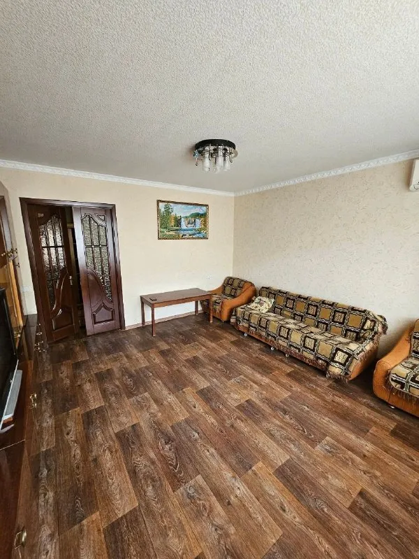 ‼️продажа квартиры‼️ 🏡продаётся 3-трехкомнатная квартира г. Донецк днр 🌇ворошиловский р-н 🗺пр. Комсомольский, район набережной, недалеко от площади ленина ✅этажность–5/9 жилого дома ✅общая площадь–65.1 м2 ✅кухня–10 м2 ✅комнаты раздельные, лоджия и балкон застеклены, две кладовые (в квартире и на лестничной площадке), есть бойлер ✅квартира продается с мебелью и бытовой техникой ✅удобная транспортная развязка, рядом магазины, школа, детский сад 📃документы готовы 🔥собственник 💴цена: 8🍋500.000 рублей ☎️+7(949) 371-59-73 📨подписаться - фотография - 5