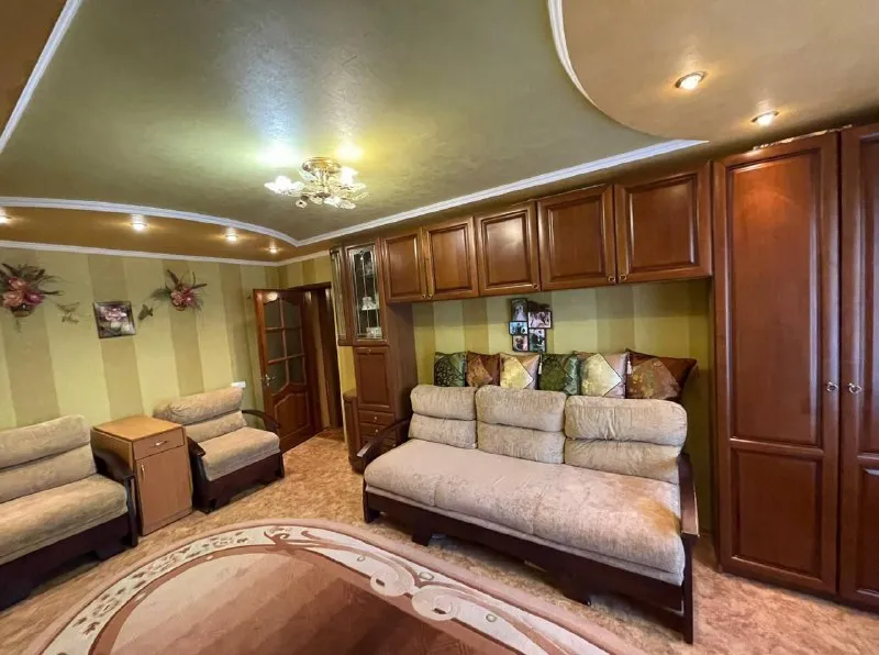 Продам двухкомнатную квартиру 🌇донецк, ленинский район, бульвар франко 46📍 ✅общая площадь 47м² ✅жилая 31м² 📑документы готовы к сделке 👍состояние квартиры- заходи и живи. 💦вода согласно графику ✅комнаты раздельные, квартира не угловая! Дом кирпичный, очень тёплый! ✅прописанных нет‼️ 📍насыщенная инфраструктура: - оцкб; детские сады; школы; - продуктовые магазины; банк 👌развитая транспортная развязка в любую точку города. Остановки маршрутного такси в шаговой доступности. 💰цена: 6.500.000 ₽ 📲☎️+7 (916) 963-72-73 подписаться | дать объявление - фотография - 3