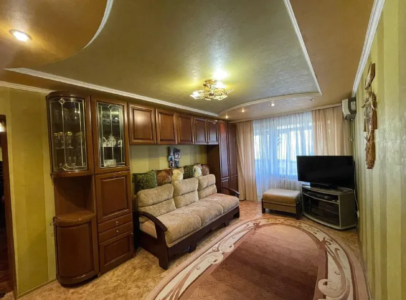 Продам двухкомнатную квартиру 🌇донецк, ленинский район, бульвар франко 46📍 ✅общая площадь 47м² ✅жилая 31м² 📑документы готовы к сделке 👍состояние квартиры- заходи и живи. 💦вода согласно графику ✅комнаты раздельные, квартира не угловая! Дом кирпичный, очень тёплый! ✅прописанных нет‼️ 📍насыщенная инфраструктура: - оцкб; детские сады; школы; - продуктовые магазины; банк 👌развитая транспортная развязка в любую точку города. Остановки маршрутного такси в шаговой доступности. 💰цена: 6.500.000 ₽ 📲☎️+7 (916) 963-72-73 подписаться | дать объявление - фотография - 4