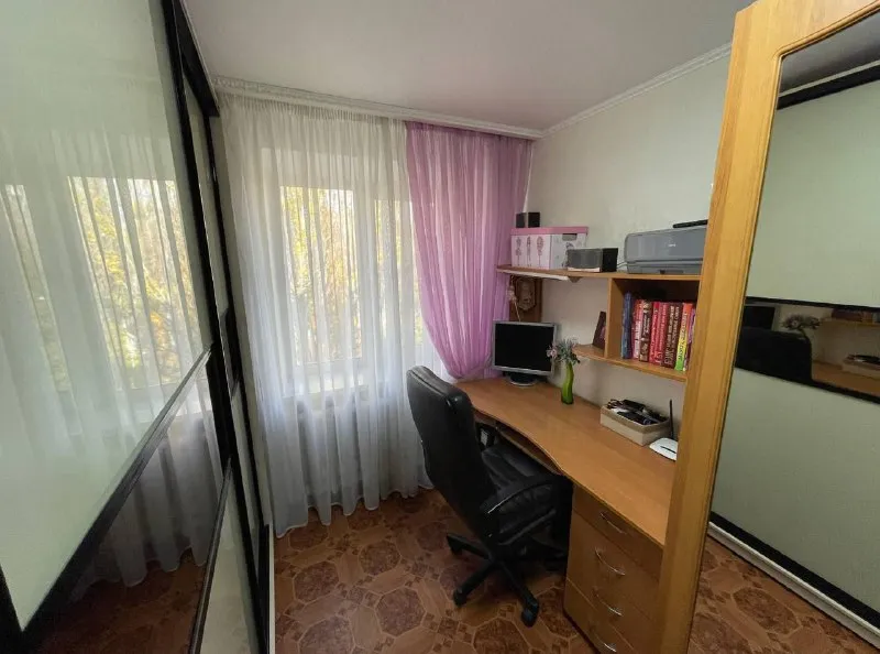 Продам двухкомнатную квартиру 🌇донецк, ленинский район, бульвар франко 46📍 ✅общая площадь 47м² ✅жилая 31м² 📑документы готовы к сделке 👍состояние квартиры- заходи и живи. 💦вода согласно графику ✅комнаты раздельные, квартира не угловая! Дом кирпичный, очень тёплый! ✅прописанных нет‼️ 📍насыщенная инфраструктура: - оцкб; детские сады; школы; - продуктовые магазины; банк 👌развитая транспортная развязка в любую точку города. Остановки маршрутного такси в шаговой доступности. 💰цена: 6.500.000 ₽ 📲☎️+7 (916) 963-72-73 подписаться | дать объявление - фотография - 6