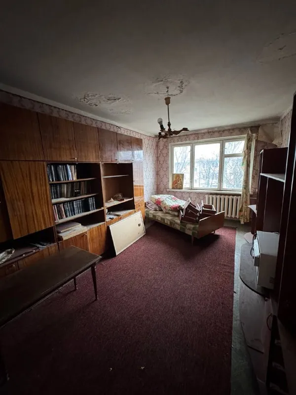 продам 3-х комнатную квартиру 🌇квартира в г харцызске, в центре, ул. вокзальная📍 ✅общая площадь 70кв. м, 5 этаж 5 этажного дома, не угловая. ❗️квартира под ремонт. 👍шикарное месторасположение: детский сад, школа, магазины, рынок, автовокзал, жд вокзал. 📑документы готовы, прописанных нет. 💰цена 1 950 000 ₽ ☎️+79493418412 лилия  ан терем подписаться | дать объявление - фотография - 2