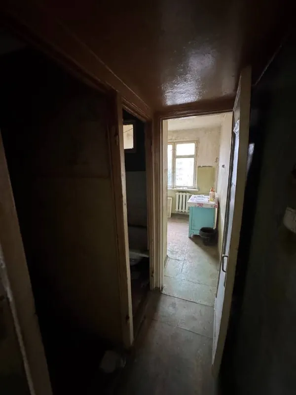продам 3-х комнатную квартиру 🌇квартира в г харцызске, в центре, ул. вокзальная📍 ✅общая площадь 70кв. м, 5 этаж 5 этажного дома, не угловая. ❗️квартира под ремонт. 👍шикарное месторасположение: детский сад, школа, магазины, рынок, автовокзал, жд вокзал. 📑документы готовы, прописанных нет. 💰цена 1 950 000 ₽ ☎️+79493418412 лилия  ан терем подписаться | дать объявление - фотография - 4