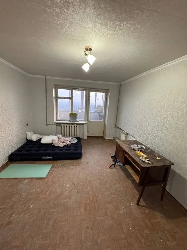 Продам двухкомнатную квартиру 🌇макеевка, центр, бульвар горбачева. 📍 ✅общая площадь 54 кв. М, 9 этаж 12 этажного дома. 👍в подъезде консьерж, два лифта ! ✅в комнатах  сделан косметический ремонт, новые радиаторы, двойная входная дверь. 🔥шикарная планировка в квартире, огромный тамбур на две квартиры. Хорошее месторасположение! 💦вода по графику ! 📑документы готовы, прописанных и долгов нет. 💰цена 4 200 000 ₽ 📲☎️+79493418412 лилия ан терем подписаться | дать объявление - фотография - 2