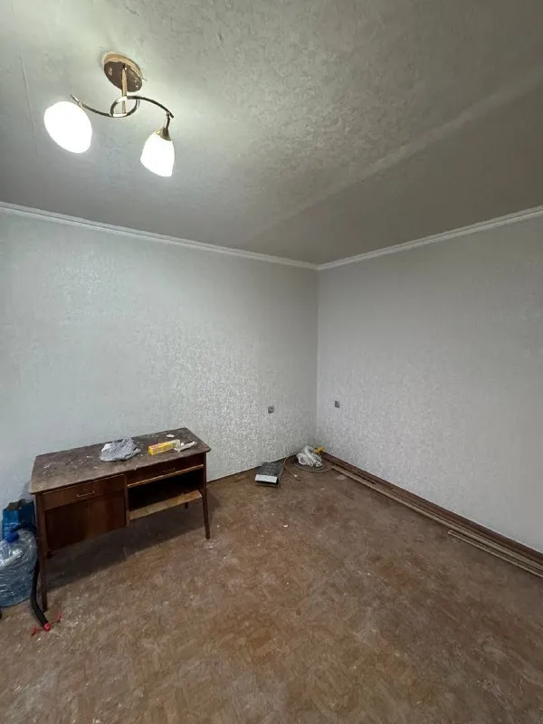 Продам двухкомнатную квартиру 🌇макеевка, центр, бульвар горбачева. 📍 ✅общая площадь 54 кв. М, 9 этаж 12 этажного дома. 👍в подъезде консьерж, два лифта ! ✅в комнатах  сделан косметический ремонт, новые радиаторы, двойная входная дверь. 🔥шикарная планировка в квартире, огромный тамбур на две квартиры. Хорошее месторасположение! 💦вода по графику ! 📑документы готовы, прописанных и долгов нет. 💰цена 4 200 000 ₽ 📲☎️+79493418412 лилия ан терем подписаться | дать объявление - фотография - 5