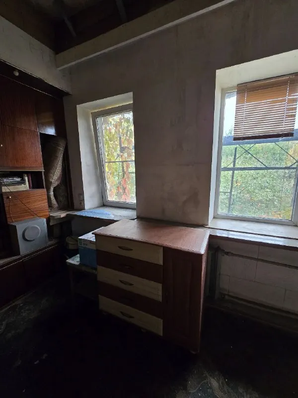 ‼️продажа дома‼️ 🏡продаётся дом г. донецк днр 🌇куйбышевский район 🗺ул. югославская 6 ✅общая площадь дома 40 м2 🏡участок 6 соток с виноградом, розами, плодовыми деревьями, асфальтированная широкая дорога окна пластиковые ✅в доме требуется ремонт крыши, местами подтикает газ и вода не заведены ✅имеется твердотопливный котёл и камин 📃документы готовы 🔥собственник 💴цена: 3🍋000.000 рублей ☎️+7(949) 071-77-70 📨подписаться - фотография - 5