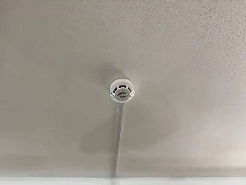 🅰️🅰️🅱️🅰️🅰️🅰️🅰️🅰️🅰️🅰️🅰️ сдам в аренду помещение 50 кв. М 📍г. Харцызск, ул. Краснознаменская 79 ✅вода ✅отопление ✅кондиционер ✅wi fi ✅подключена пожарная сигнализация 100000₽ +79495137154 - фотография - 4