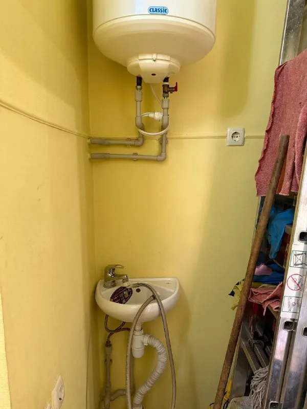 🅰️🅰️🅱️🅰️🅰️🅰️🅰️🅰️🅰️🅰️🅰️ сдам в аренду помещение 50 кв. М 📍г. Харцызск, ул. Краснознаменская 79 ✅вода ✅отопление ✅кондиционер ✅wi fi ✅подключена пожарная сигнализация 100000₽ +79495137154 - фотография - 6