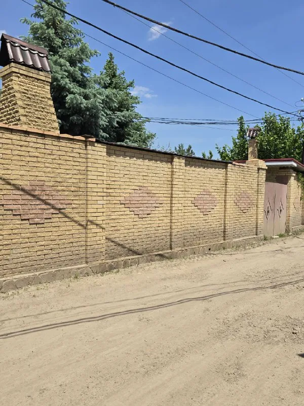 продам частный дом 🏠 🌇донецк, возле базы "шахтёр". "кирша". 📍 💰стоимость:17🍋 ₽ ✅площадь дома:250 м2... - фотография