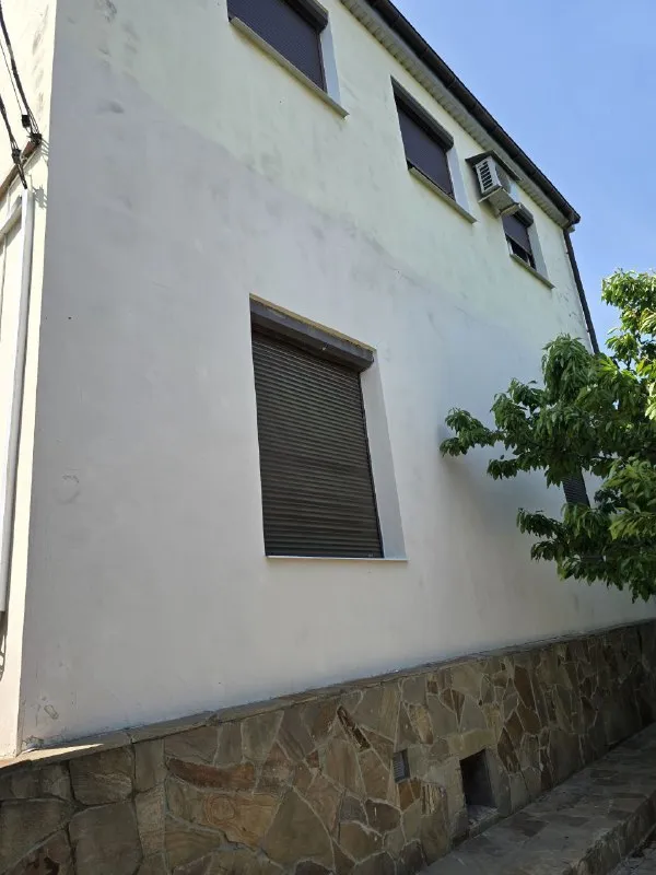 продам частный дом 🏠 🌇донецк, возле базы "шахтёр". "кирша". 📍 💰стоимость:17🍋 ₽ ✅площадь дома:250 м2 👍это идеальный дом для счастливой жизни. 🌲отличный дом в экологически чистом месте, возле дом 2006 года постройки ✅ 3 уровня, ремонт 2013 года. 🪵 - фотография - 3