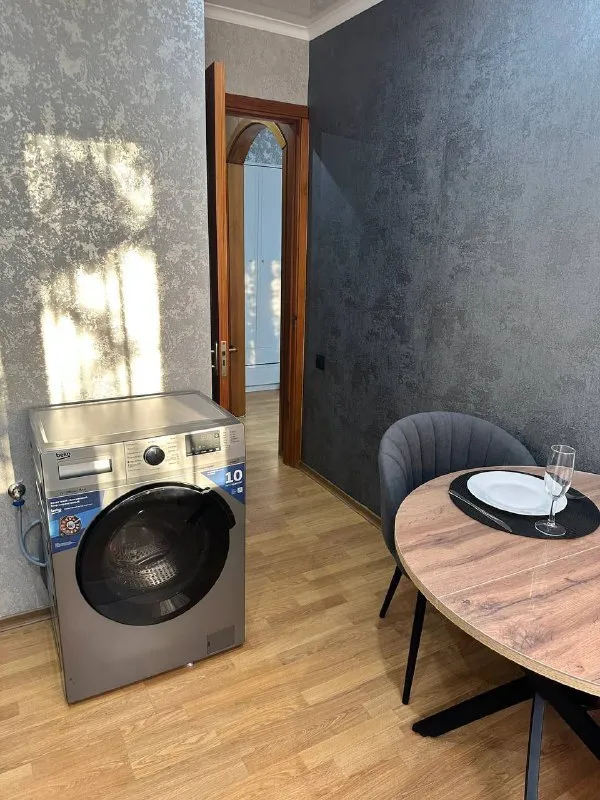 посуточно 1-комнатная квартира  🌇донецк, ул. артёма, 142 (ориентир шахтерская площадь, бывший магазин «империя обоев»). 📍 🛠 квартира только после ремонта. ❗️бесконтактное заселение. ❗️ 💦вода круглосуточно💦 ✅предоставляем чистое постельное белье, махровые полотенца. ✅в квартире имеется все необходимое для проживания. - фотография - 4