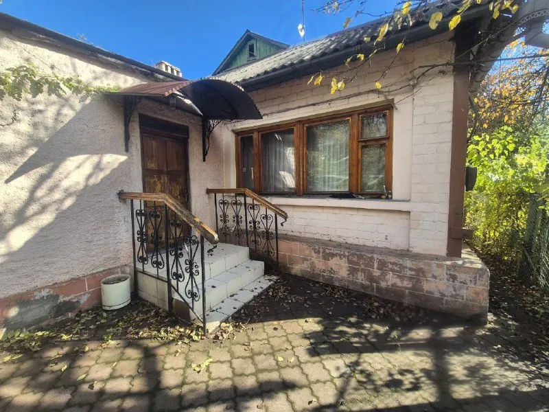 ‼️срочная продажа, цена снижена в связи с выездом  ‼️ 🏡продам газифицированый добротный  частный дом 🌇г. донецк ор-р ж/д вокзал📍 💰цена: 6.000.000 ₽ ⛽дом с газом  для большой и дружной семьи! 🌎общая площадь дома 120 кв м ²,5 сот приватизированой земли. ✅дом шпальный обложен кирпичом, сделана стяжка. - фотография - 2