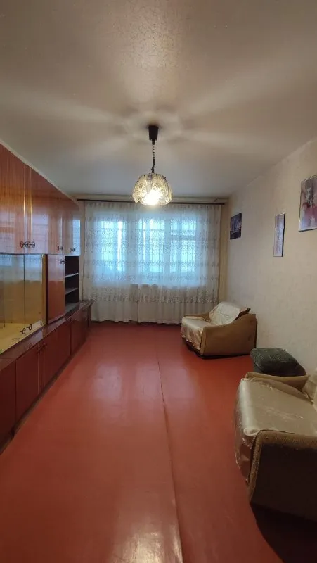 🏡продажа комнатная квартира г. макеевка днр 🌇центрально-городской р-н квартал шахтёрский ✅квартира расположена на четвертом этаже, не угловая ✅общая площадь–43.5 м2 жилое состояние ✅комнаты и санузел раздельные 🔥собственник 💴цена: 2🍋000.000 рублей ☎️+7(949) 312-53-38 алексей 📨подписаться - фотография - 3