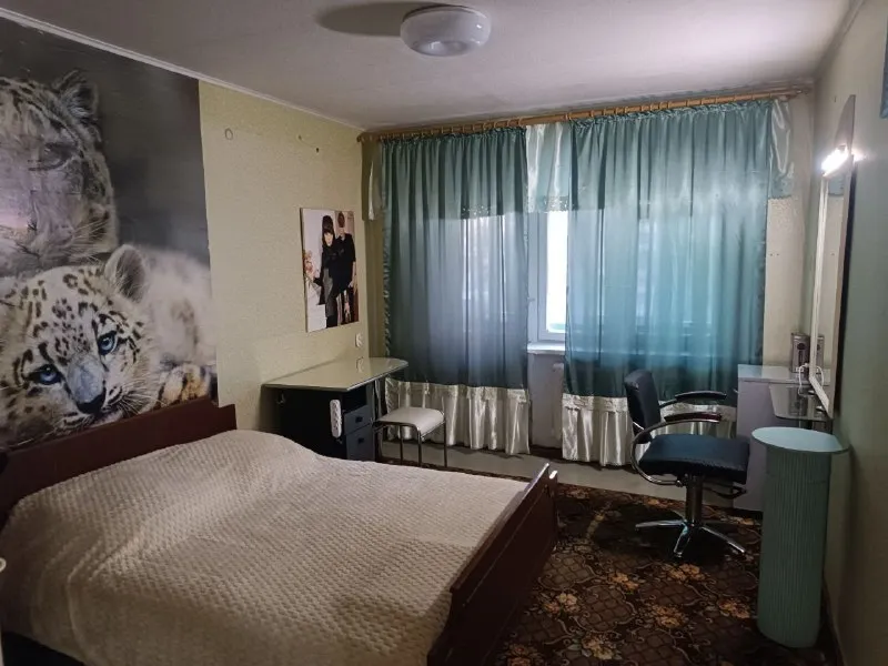 🏡продажа комнатная квартира г. макеевка днр 🌇центрально-городской р-н квартал шахтёрский ✅квартира расположена на четвертом этаже, не угловая ✅общая площадь–43.5 м2 жилое состояние ✅комнаты и санузел раздельные 🔥собственник 💴цена: 2🍋000.000 рублей ☎️+7(949) 312-53-38 алексей 📨подписаться - фотография - 4