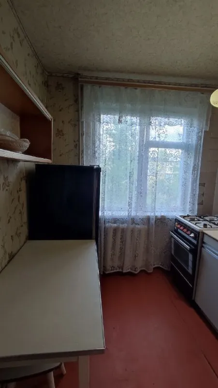 🏡продажа комнатная квартира г. макеевка днр 🌇центрально-городской р-н квартал шахтёрский ✅квартира расположена на четвертом этаже, не угловая ✅общая площадь–43.5 м2 жилое состояние ✅комнаты и санузел раздельные 🔥собственник 💴цена: 2🍋000.000 рублей ☎️+7(949) 312-53-38 алексей 📨подписаться - фотография - 8