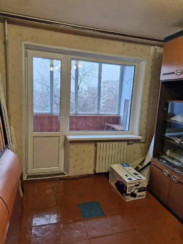 Продам двухкомнатную квартиру 🌇донецк, ленинский проспект пересечение с куйбышева. 📍 ✅этажность 4/9ти, панельный дом, кооперативный, очень ухоженный. ✅чистый подъезд, рядом школа. ✅общая площадь 49, жилая 30, кухня 7,7. ✅лоджия большая застеклена. ✅окна пластиковые, трубы и стояк новые, батареи новые чешские чугунные. ❗️квартира теплая. 💦 вода всегда по графику, напор хороший. 💰стоимость 4 700 000 ₽ 📲☎️+79494181407 галина ан подписаться | дать объявление - фотография - 4