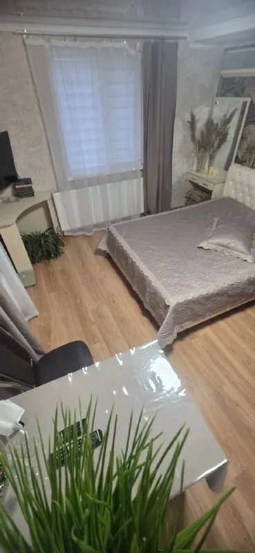 🟢🟢⚪⚪⚪🟢🟢⚪ от собственника. идеальное жилье для посуточной аренды. до южного 5 км. уютные домики с новой мебелью и идеальным ремонтом. продуманы до мелочей. есть всё необходимое. кухня, душевая кабина без поддонов, уютная кровать с ортопедическим матрасом, белоснежная постель, высокоскоростной интернет, смарт- тв сдаются в тихом месте. в шаговой доступности магазины, гипермаркет,   рестораны. во дворе шикарная мангальная зона с шампурами,   казанами, сетками. идеальное жилье для посуточной аренды. с постоянной водой, теплом и светом 👍. после каждого гостя проводится общая  уборка. для бронирования звоните в т. г. +79494963317 +79490815313 📨подписаться - фотография - 3