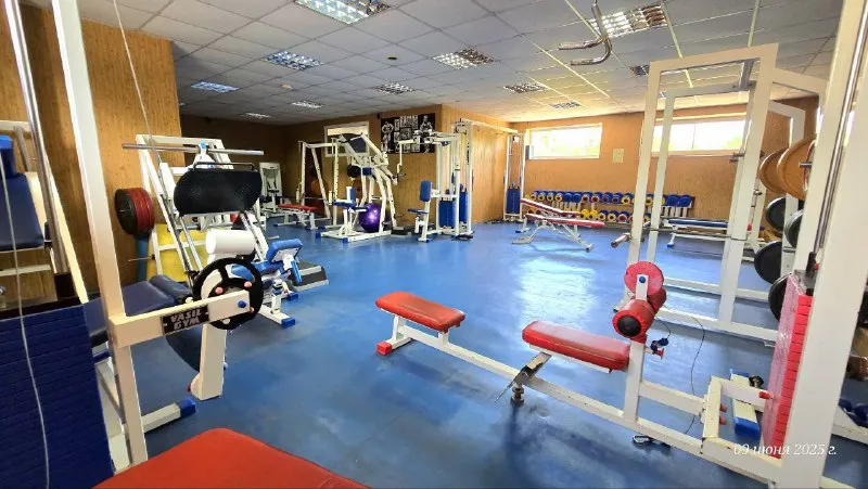 продается нежилое  2х этажное помещение 400м² 🌇г. донецк, петровский район, улица ревякина, "дск", сразу за петровским мостом текстильщик 1 км📍 ✅на сегодняшний день, действующий спортивный комплекс с баней, бассейном, бильярдом, зоной отдыха! ✅можно купить,   как уже готовый бизнес, можно под свои цели и амбиции! 👍отличное место расположения, рядом с остановкой и главной улицей района документы готовы к сделке, собственник в городе, долгов нет! 💰цена: 17 миллионов + торг 📲☎️+ 7949 451 30 60 александр, топ риелтор днр или пишите в телеграм подписаться  |  дать объявление - фотография - 4