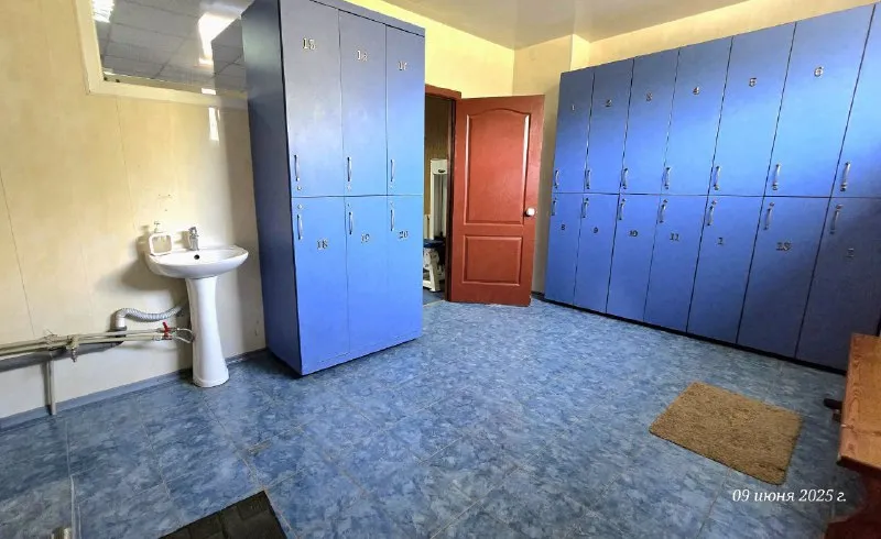 продается нежилое  2х этажное помещение 400м² 🌇г. донецк, петровский район, улица ревякина, "дск", сразу за петровским мостом текстильщик 1 км📍 ✅на сегодняшний день, действующий спортивный комплекс с баней, бассейном, бильярдом, зоной отдыха! ✅можно купить,   как уже готовый бизнес, можно под свои цели и амбиции! 👍отличное место расположения, рядом с остановкой и главной улицей района документы готовы к сделке, собственник в городе, долгов нет! 💰цена: 17 миллионов + торг 📲☎️+ 7949 451 30 60 александр, топ риелтор днр или пишите в телеграм подписаться  |  дать объявление - фотография - 6