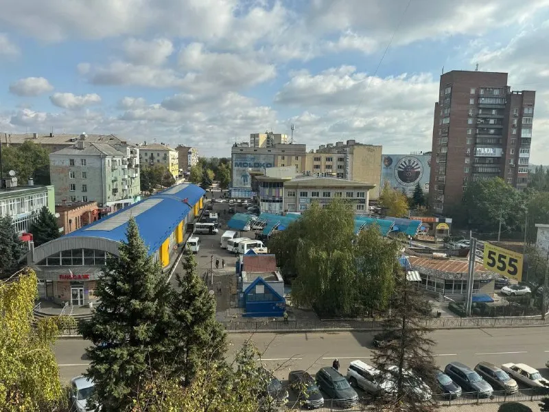 посуточно стильная 1-комнатная квартира 💦 вода 24/7 🚿 🌇самый центр макеевки 📍 🛏 новая двуспальная кр... - фотография