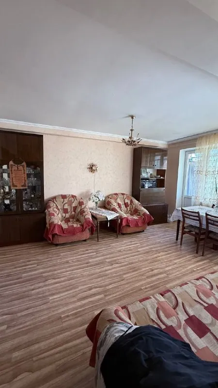 🏡продается 2-двухкомнатная квартира г. Харцызск днр мкрн металлургов, 21 ✅этажность–4/5 жилого дома ✅квартира в находится в кооперативном доме 📃документы готовы 🔥собственник 💴цена: 2🍋850.000 рублей ☎️+7(949) 450-35-31 📨подписаться - фотография - 3