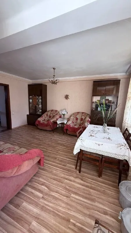 🏡продается 2-двухкомнатная квартира г. Харцызск днр мкрн металлургов, 21 ✅этажность–4/5 жилого дома ✅квартира в находится в кооперативном доме 📃документы готовы 🔥собственник 💴цена: 2🍋850.000 рублей ☎️+7(949) 450-35-31 📨подписаться - фотография - 4