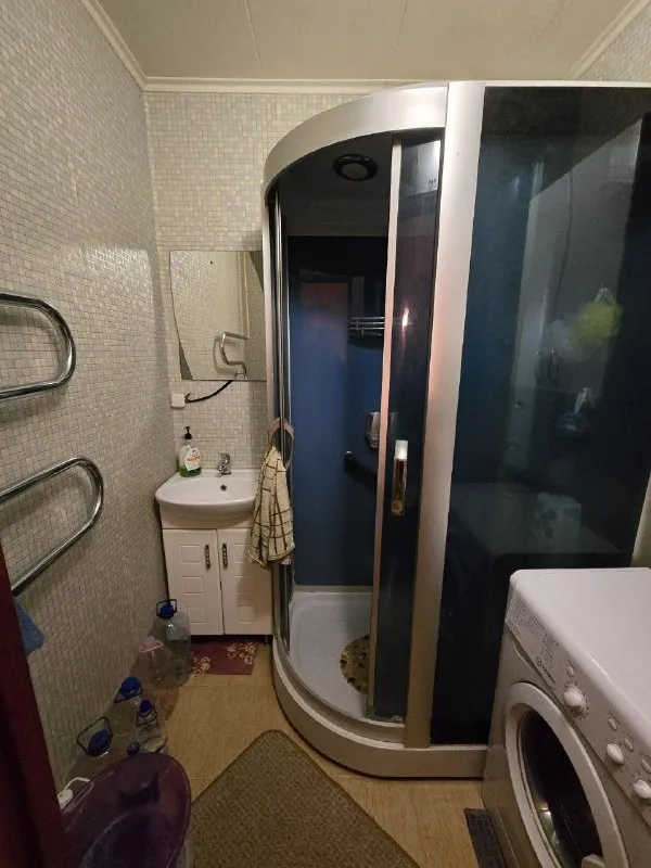 Продам 2-хкомнатная квартира 🌇в советском районе, макеевка (мкрн магистральный)📍 ✅состояние жилое. ✅общая площадь - 49 м2. Этаж - 6/9. Не угловая. Высокий цоколь. 🎁мебель и техника остаются частично. ✅в квартире установлены пластиковые окна. ✅балкон застеклен (частично пластик, наружка - дерево). ✅санузел раздельный (теп. .. Mg/emoji/40/e29c85.png')">✅просторная душевая кабина. ✅есть нагревательный бак. 👍все коммуникации в рабочем состоянии. Установлены новые отопительные радиаторы. Вода по графику. Проводка менялась. 📑документы готовы к продаже. 💰цена - 2.9 млн. Руб. 📲☎️+79495525076 подписаться | дать объявление - фотография - 6