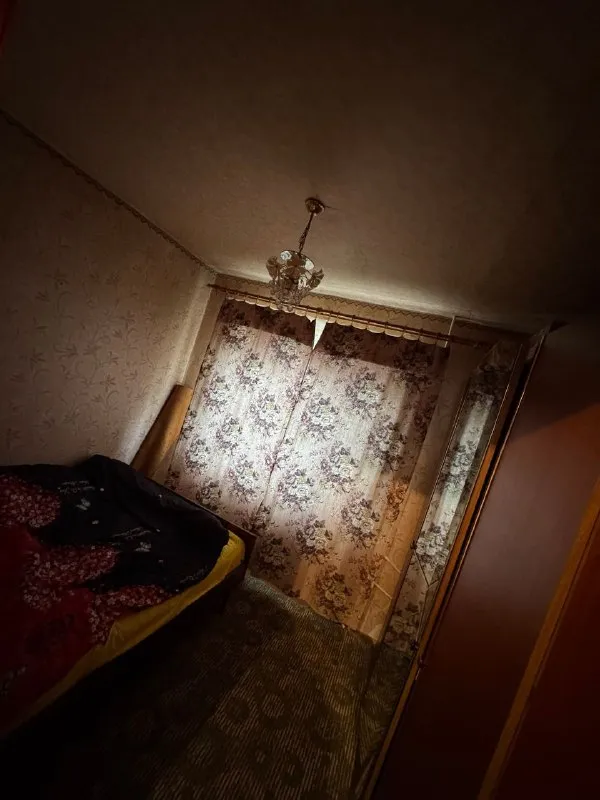 🏡продажа трёхкомнатная квартира г. Донецк днр 🌇кировский р-н, улица делегатская ✅общая площадь–60 м2 ✅квартира расположена на первом этаже 🔥собственник 💴цена: 5🍋500.000 рублей 📞все подробности по телефону ☎️+7(949) 494-18-60 виталий 📨подписаться - фотография - 2