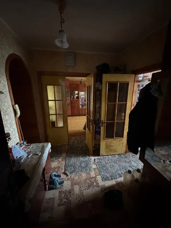 🏡продажа трёхкомнатная квартира г. Донецк днр 🌇кировский р-н, улица делегатская ✅общая площадь–60 м2 ✅квартира расположена на первом этаже 🔥собственник 💴цена: 5🍋500.000 рублей 📞все подробности по телефону ☎️+7(949) 494-18-60 виталий 📨подписаться - фотография - 3