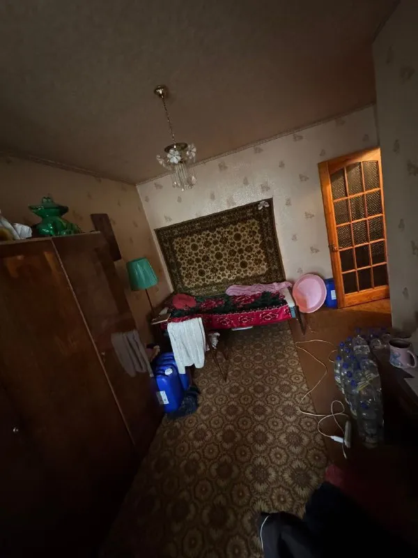 🏡продажа трёхкомнатная квартира г. Донецк днр 🌇кировский р-н, улица делегатская ✅общая площадь–60 м2 ✅квартира расположена на первом этаже 🔥собственник 💴цена: 5🍋500.000 рублей 📞все подробности по телефону ☎️+7(949) 494-18-60 виталий 📨подписаться - фотография - 5