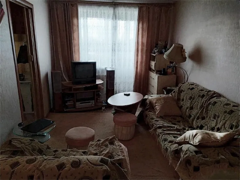 🏡продаётся комнатная квартира г. Енакиево днр 🗺ориентир: остановка карина ✅квартира расположена на втором этаже ✅рядом магазины, спортивный комплекс, парк вознесенского, школа, детский садик, остановка общественного транспорта 📃документы готовы 🔥собственник 💴цена: 1🍋800.000 рублей ☎️+7(949) 360-11-91 📨подписаться - фотография - 3