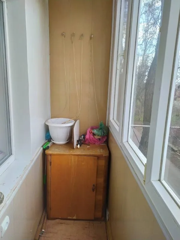 🏡продаётся комнатная квартира г. Енакиево днр 🗺ориентир: остановка карина ✅квартира расположена на втором этаже ✅рядом магазины, спортивный комплекс, парк вознесенского, школа, детский садик, остановка общественного транспорта 📃документы готовы 🔥собственник 💴цена: 1🍋800.000 рублей ☎️+7(949) 360-11-91 📨подписаться - фотография - 6