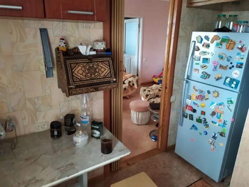 🏡продаётся комнатная квартира г. Енакиево днр 🗺ориентир: остановка карина ✅квартира расположена на втором этаже ✅рядом магазины, спортивный комплекс, парк вознесенского, школа, детский садик, остановка общественного транспорта 📃документы готовы 🔥собственник 💴цена: 1🍋800.000 рублей ☎️+7(949) 360-11-91 📨подписаться - фотография - 7