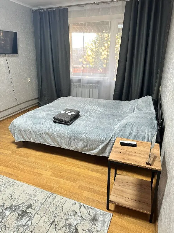 🗝посуточно сдаётся 1-к квартира по адресу: ул. артёма, 142 ( ориентир шахтерская площадь, бывший магазин «империя обоев»). 🛠 квартира только после ремонта. 💦вода круглосуточно💦 ✅предоставляем чистое постельное белье, махровые полотенца. в квартире имеется все необходимое для проживания. 💵аренда: 5000 руб. в сутки. ‼️ с 29 декабря-10 января стоимость 6500 за сутки‼️ 🕐 заселение в 14:00. расчетный час до 12::00 🛑 при заезде необходим паспорт. есть залоговая сумма (возвращается в течение дня после выезда). 🧑‍🧑‍🧒‍🧒количество гостей оговаривается при бронировании. ❌квартира не сдаётся для проведения вечеринок и других шумных мероприятий. ☎️наши контакты: +7-985-870-22-34(telegram, whatsapp); @anastasiya8713( telegram ) - фотография - 8