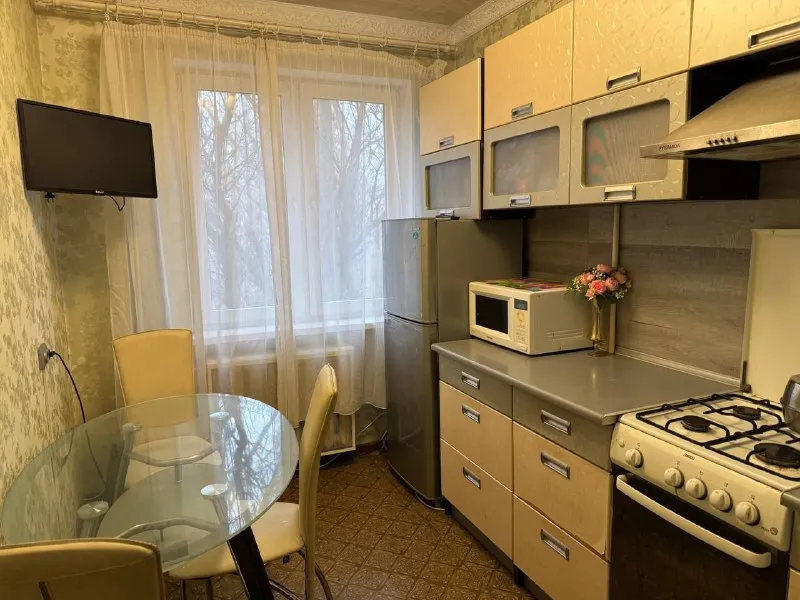 сдаётся посуточно квартира 🌇донецк, будённовский район (тихий, не обстреливаемый р-н) 📍 🎄принимаем бронь на новогодние праздники🎊🎉 💦вода холодная и горячая круглосуточно. ✅в квартире есть всё для комфортного проживания: 🛜wifi; 📺smart-tv, 🥮микроволновая печь; 🧺чистые полотенца и постельное бельё;фен;стиральная машина; ❄ кондиционер. 🚭в квартире курить запрещено есть балконы. 💰цены от 4500-6500 ₽/сутки 📲☎️+79494960090 подписаться  |  дать объявление - фотография - 6