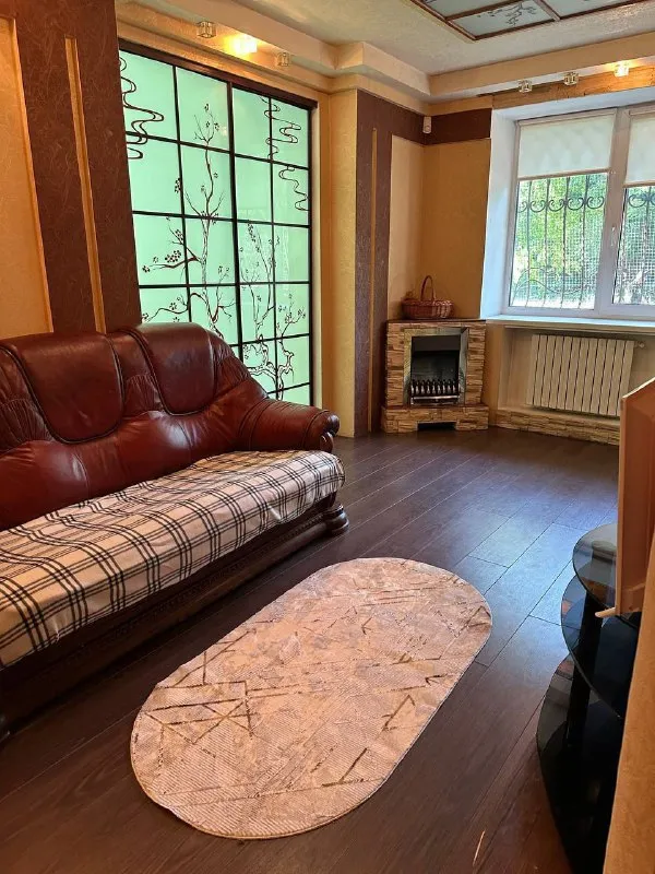 посуточно 2 ком. квартира 🌆в калининском р-не донецка📍 ✅в квартире есть вся необходимая мебель, техн... - фотография