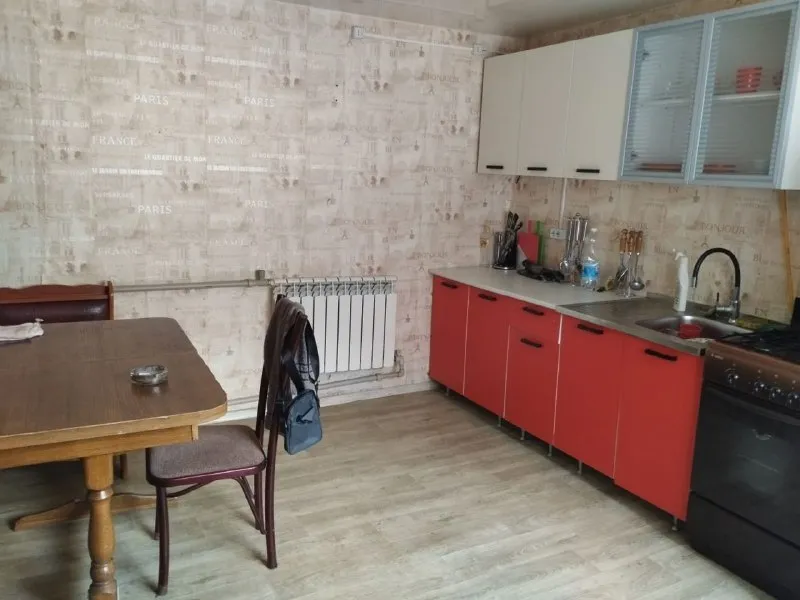 🏡продажа частного дома 🌇г. макеевка днр, пос осипенко ✅общая площадь–83 м2 ✅участок земли–6 соток ✅дом газифицирован бойлер, холодильник, частично с мебелью, пластиковые окна, большой гараж 📃документы готовы к сделке 🔥собственник 💴цена: 4🍋200.000 рублей хороший торг‼️ ☎️+7(949) 341-90-71 звонить тг 📨подписаться - фотография - 6