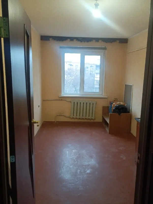 🏡продам трёхкомнатную квартиру 🌇г. харцызск днр, мкрн металлургов, район магазина тройка ✅этажность–4/5 жилого дома ✅общая площадь–63 м2 ✅квартира не угловая дом панельный ✅окна пластиковые комнаты раздельные. 📃документы готовы 🔥собственник 💴цена: 3🍋200.000 рублей ☎️+7(949) 397-36-13 📨подписаться - фотография - 2