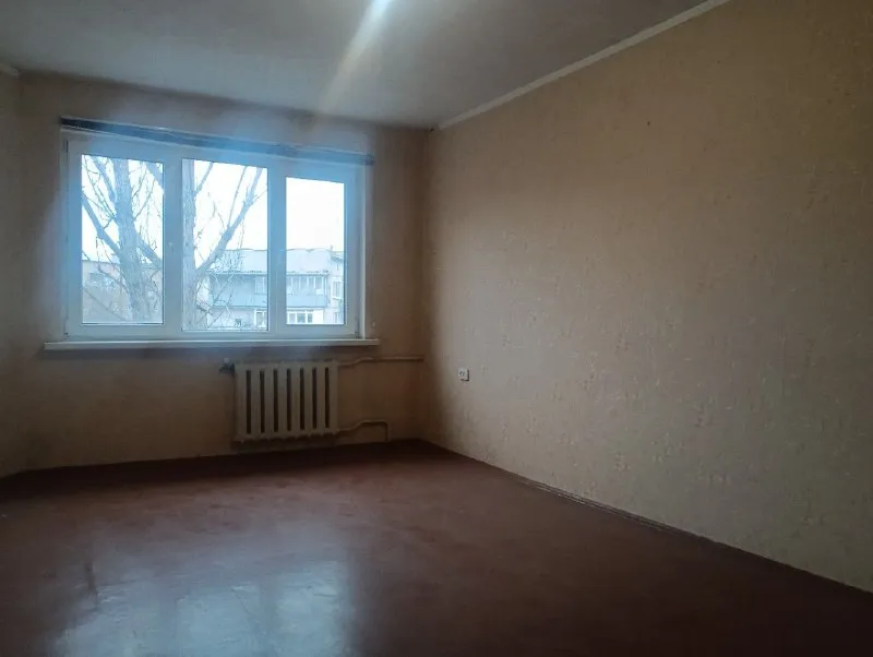 🏡продам трёхкомнатную квартиру 🌇г. харцызск днр, мкрн металлургов, район магазина тройка ✅этажность–4/5 жилого дома ✅общая площадь–63 м2 ✅квартира не угловая дом панельный ✅окна пластиковые комнаты раздельные. 📃документы готовы 🔥собственник 💴цена: 3🍋200.000 рублей ☎️+7(949) 397-36-13 📨подписаться - фотография - 3