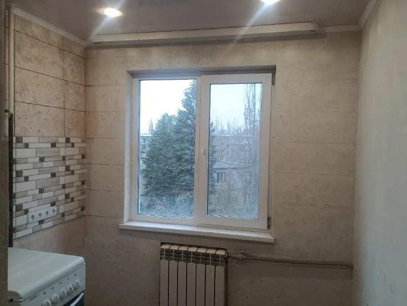 🏡продам трёхкомнатную квартиру 🌇г. харцызск днр, мкрн металлургов, район магазина тройка ✅этажность–4/5 жилого дома ✅общая площадь–63 м2 ✅квартира не угловая дом панельный ✅окна пластиковые комнаты раздельные. 📃документы готовы 🔥собственник 💴цена: 3🍋200.000 рублей ☎️+7(949) 397-36-13 📨подписаться - фотография - 7